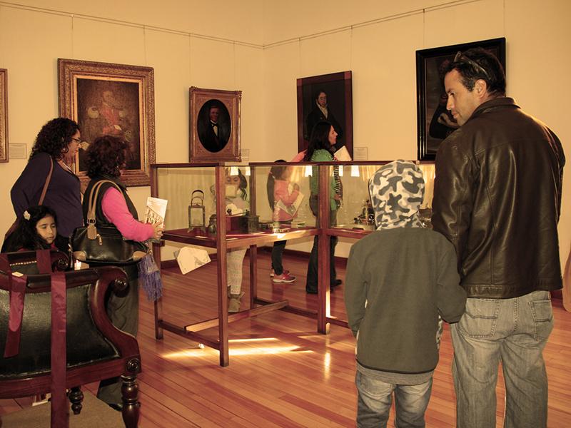 Visitantes del Museo Histórico Regional Gabriel González Videla.